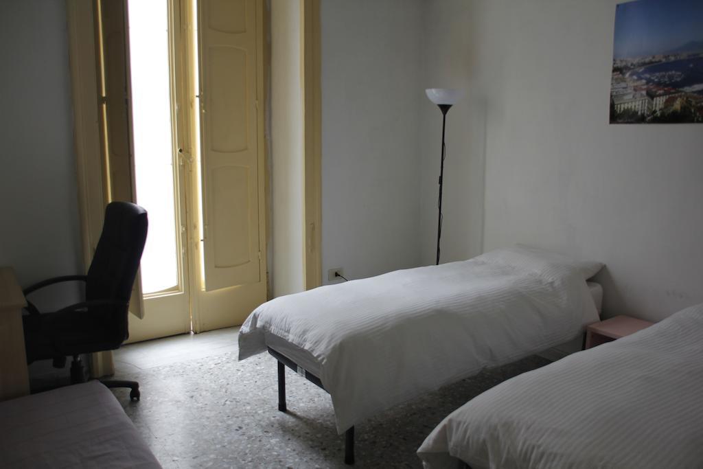 Youthhome B&B Naples Bilik gambar